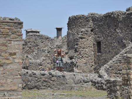 Students exploring in Pompeii - Italy 2019